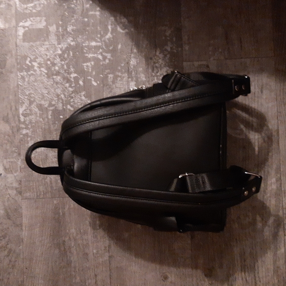 RARE Marvel Black Panther Loungefly bag - Picture 2 of 2